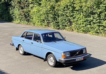 Volvo 244 DL. 43 Jahre Erstbesitz in Schweden.