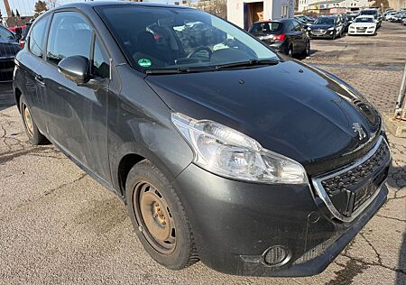 Peugeot 208 Active Service fällig