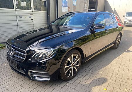 Mercedes-Benz E 300 T-Modell de/ Ambient Licht / Kamera