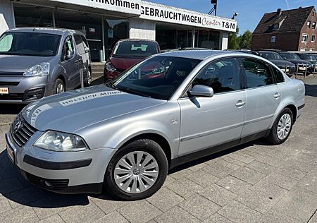 VW Passat Volkswagen 1.8T Autom./Navi/Xen/PDC/AHK/SHZ/Klimatr.