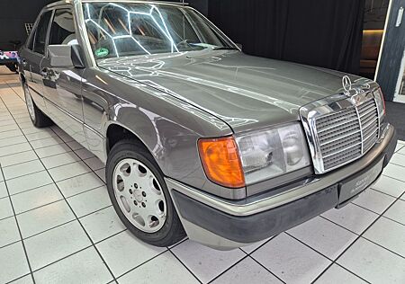 Mercedes-Benz 220 W124