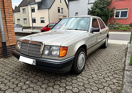 Mercedes-Benz 200 W124 Rentnerfahrzeug, H-Zulassung, Top Zustand