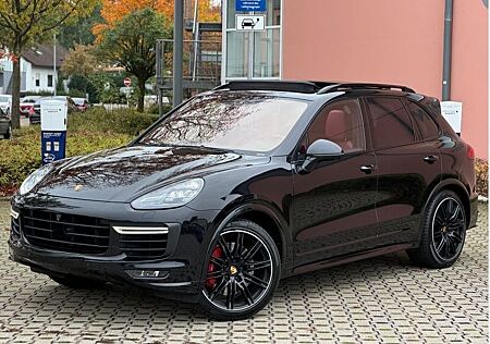 Porsche Cayenne Turbo 1.Hand Carbon Panorama