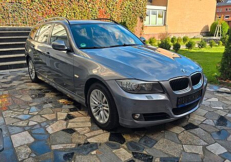 BMW 318i Automatik NAVI Panorama Schiebedach PDC