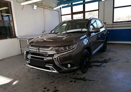 Mitsubishi Outlander 2.0 MIVEC Diamant ClearTec 2WD CVT...