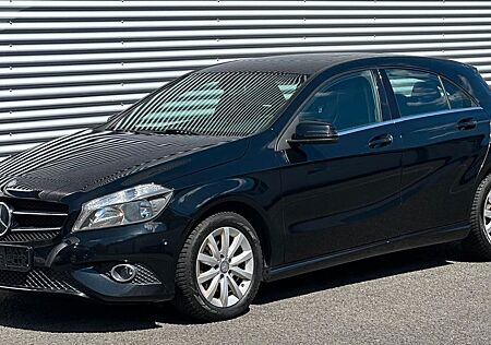 Mercedes-Benz A 200 d/ ALLES NEU/NAVI etc.