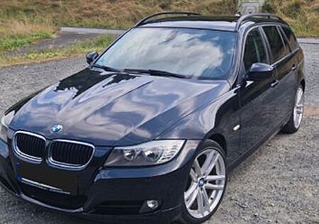 BMW 320i Touring , 170 PS schwarz, Panorama-Dach