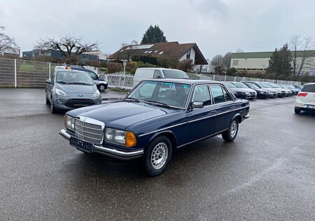 Mercedes-Benz 230 /W123/ TÜV Neu/Kein Rost/H Zulassung