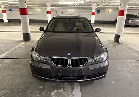 BMW 320i -