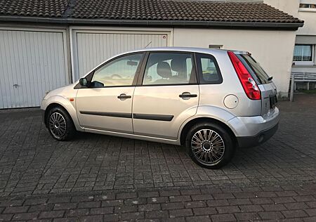 Ford Fiesta 1,4 16V TÜV NEU. 4 Türen
