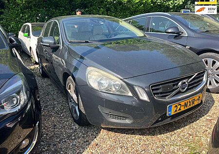 Volvo V60 2.0 D3 Momentum EXPORT
