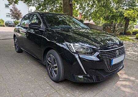Peugeot 208 PureTech Allure *Top Zustand*