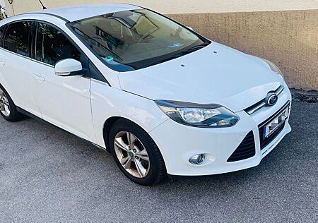 Ford Focus 1,0 EcoB. 92kW Champions Edit. Turnier...
