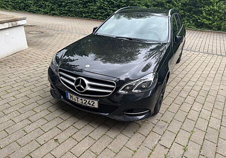 Mercedes-Benz E 220 BlueTEC BE T Edition AVANTG. Auto. Edi...