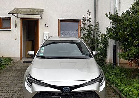 Toyota Corolla 1,8 Hybrid **1. HAND**