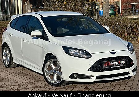 Ford Focus Lim. ST 1HAND/SHZ/RECARO/START-STOP