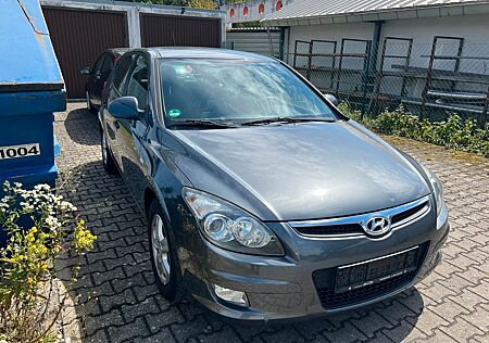Hyundai i30 1.4 TÜV 08/2027 150tkm 8-fach
