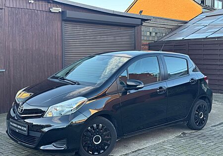 Toyota Yaris Life NAVI RKAMERA 6-GANG MFL