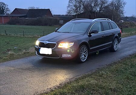 Skoda Superb 3.6 V6 DSG 4x4 Elegance Combi Elegance