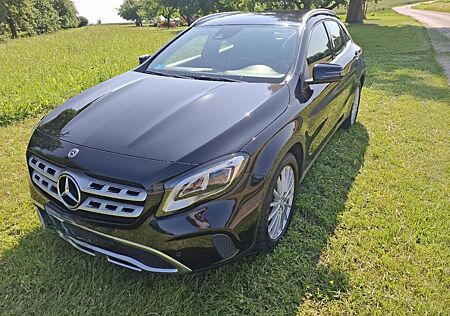 Mercedes-Benz GLA 200 X156 AHK