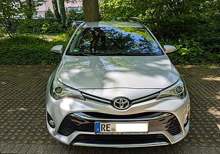 Toyota Avensis 1,8-l-Valvem. Team D T. Sports Team ...