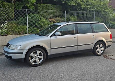 VW Passat Variant Volkswagen 1.6 TÜV NEU ! Viele Neuteile !