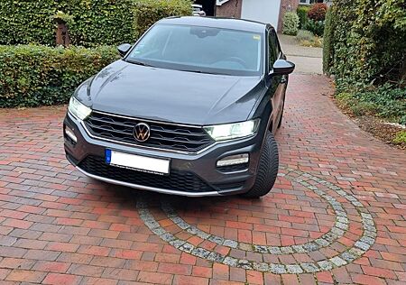 VW T-Roc Volkswagen 1.5 TSI DSG ACTIVE, AHK, Navi, LED