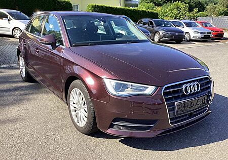 Audi A3 1.4 TFSI Sportback*NAVI*BI-XENON*TEILLEDER*