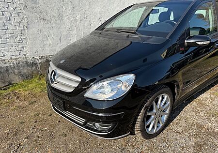 Mercedes-Benz B 200 1.Hand Rentner Fahrzeug Voll Scheckheft