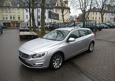 Volvo V60 Kombi Momentum*STANDHEIZUNG*