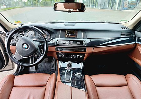 BMW 525d xDrive Touring A Luxury Line Luxury Line