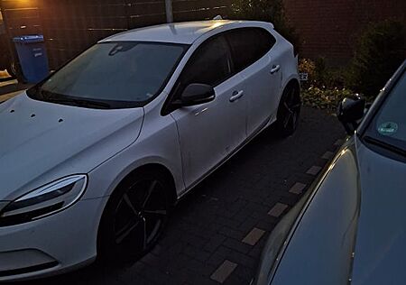 Volvo V40 D2 Automatik Diesel R-Design Optik