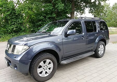 Nissan Pathfinder 2.5 dCi Premium, 7 Sitze, Vollausst.