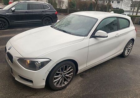 BMW 114i - 1. Hd, Steuerkette/Reifen neu, Scheckheft