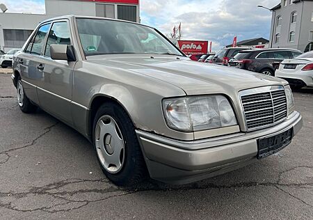 Mercedes-Benz E 220 Schiebedach 2. Hand 124er