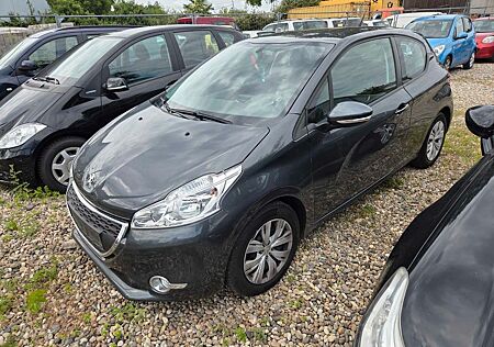 Peugeot 208 Active! 2014! MKL an!