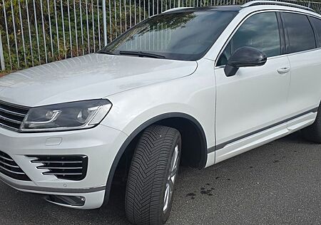 VW Touareg Volkswagen R-Line 3.0 V6 TDI SCR Tiptronic