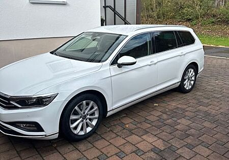 VW Passat Variant gebraucht kaufen VW Passat Variant Volkswagen 2.0 TDI SCR DSG Elegance Vari...