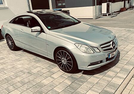 Mercedes-Benz E 350 Coupé CDI BlueEFFICIENCY AVANTG....