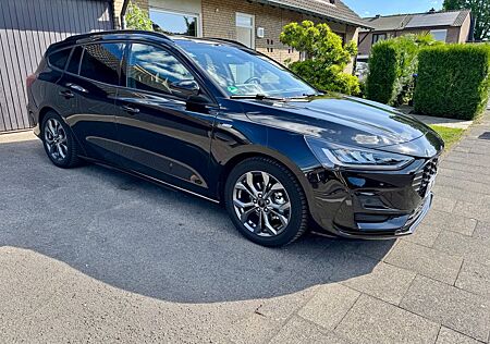 Ford Focus ST-Line X Turnier - AUTO / AHK / B&O