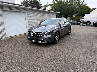 Mercedes-Benz GLA 200 DCT -