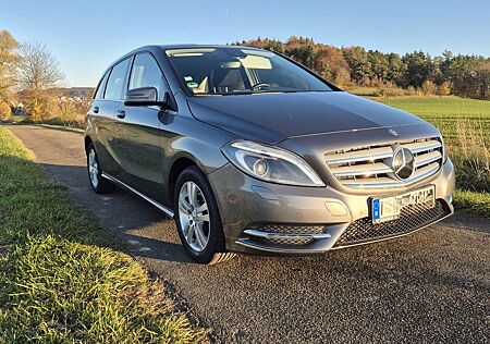 Mercedes-Benz B 200 - Bi-Xenon, Klimaautomatik, Anhängek