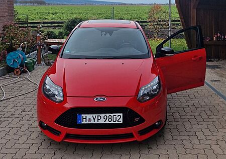 Ford Focus 2,0 EcoBoost ST Leder-Sport-Paket ST