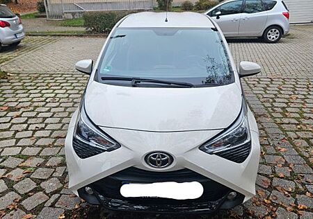 Toyota Aygo (X) Aygo (X) 1,0-l-VVT-i x-play x-play