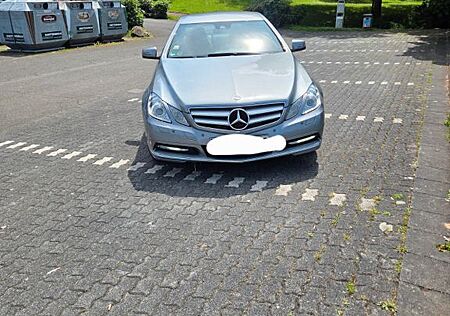Mercedes-Benz E 220 Coupé CDI BlueEFFICIENCY ELEGANC...