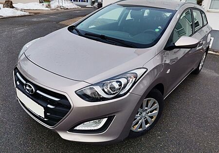 Hyundai i30 + cw+Classic+AHK+Klima+TÜV neu!
