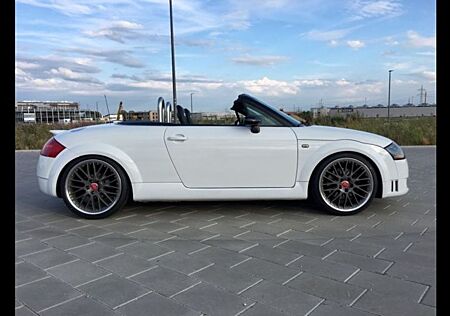 Audi TT Roadster 1.8T quattro 165 kW -