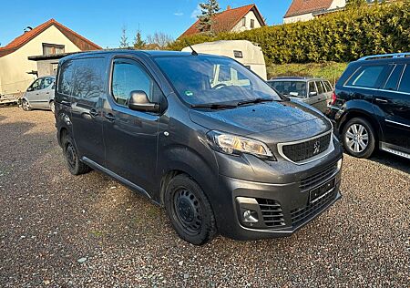 Peugeot Expert mit Navi und Einbauregal
