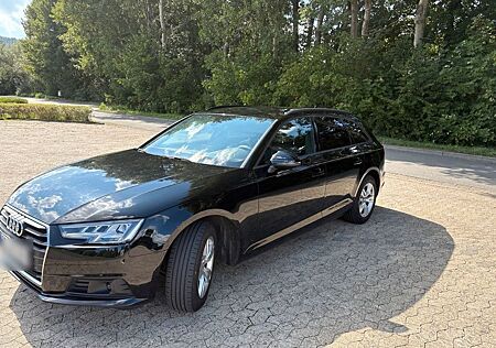 Audi A4 35 TFSI S tronic Avant - Matrix