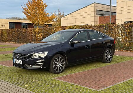 Volvo S60 D5 *2.0* voll ausgestattet*Top Zustand